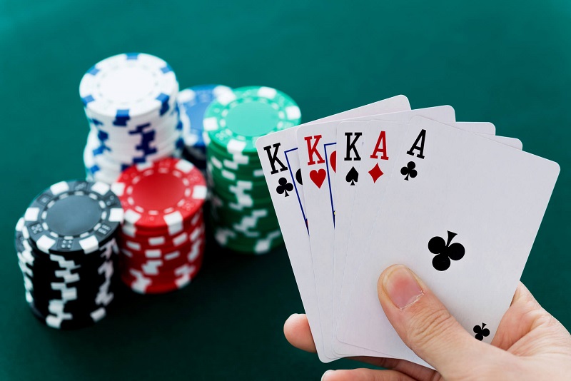 Sảnh trong poker là gì? Hiểu về thứ tự các lá bài trong một sảnh.