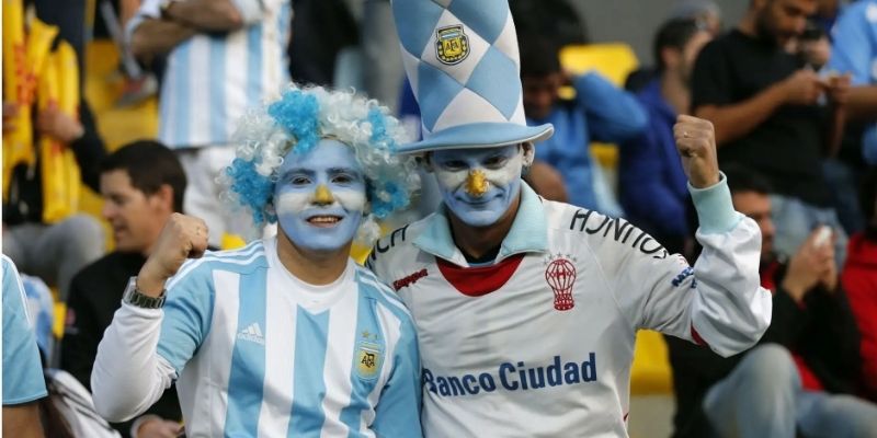 Biệt danh của đội bóng đá Argentina là gì?