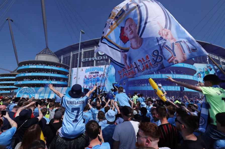 Người hâm mộ Manchester City được gọi là gì? Ý nghĩa biệt danh của đội bóng tại sân vận động