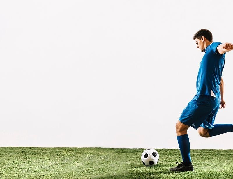 Cách sút bóng mạnh: Mẹo ghi bàn cho người mới bắt đầu - Espanyol Việt Nam