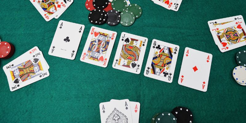 Bài Rác Trong Poker Là Gì? Những Sai Lầm Người Mới Thường Gặp