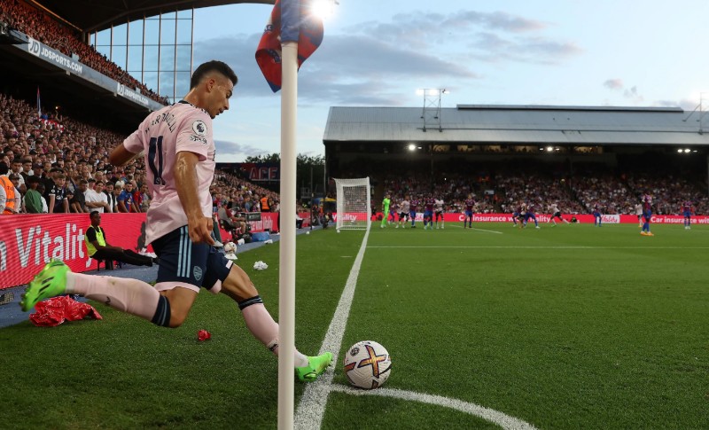 Góc phạt góc có hình gì? Luật đặt bóng và khoảng cách phòng thủ