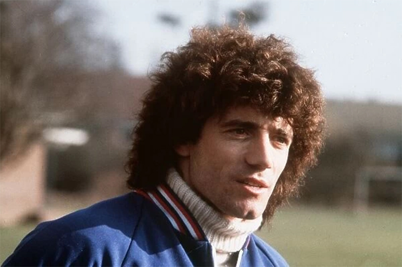 Kevin Keegan - Huyền thoại bóng đá Anh với mái tóc xù lãng tử